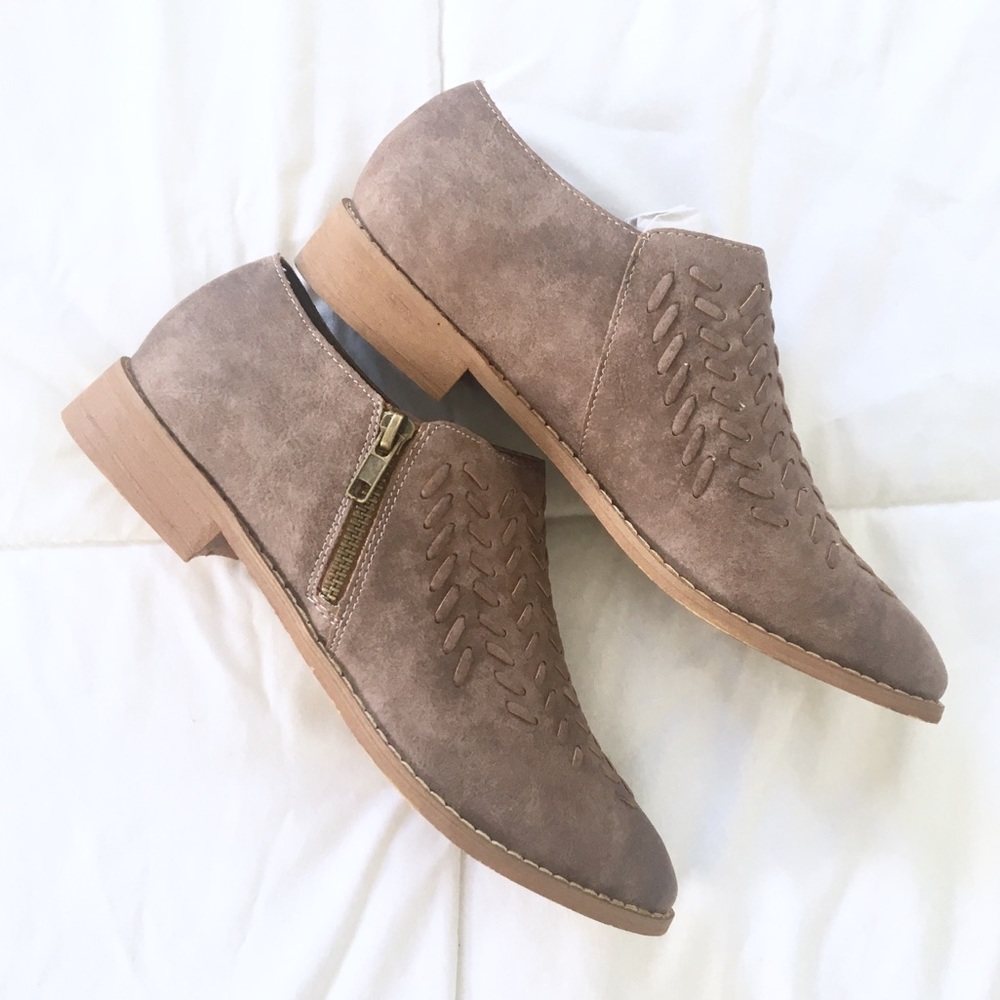 NWT Genuine Leather Braided Zipper Boot Chelsea